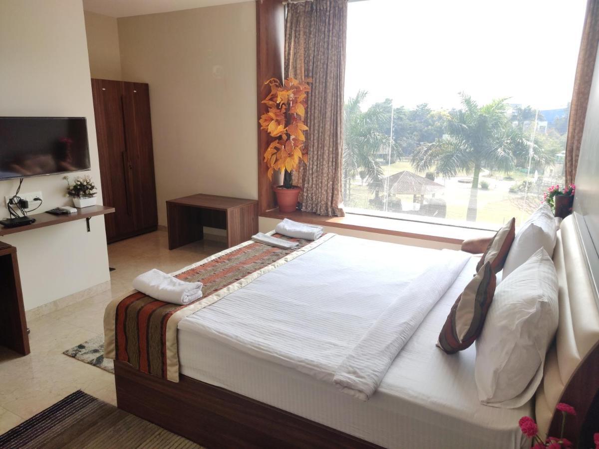 Visawa Palace Nanded Bagian luar foto
