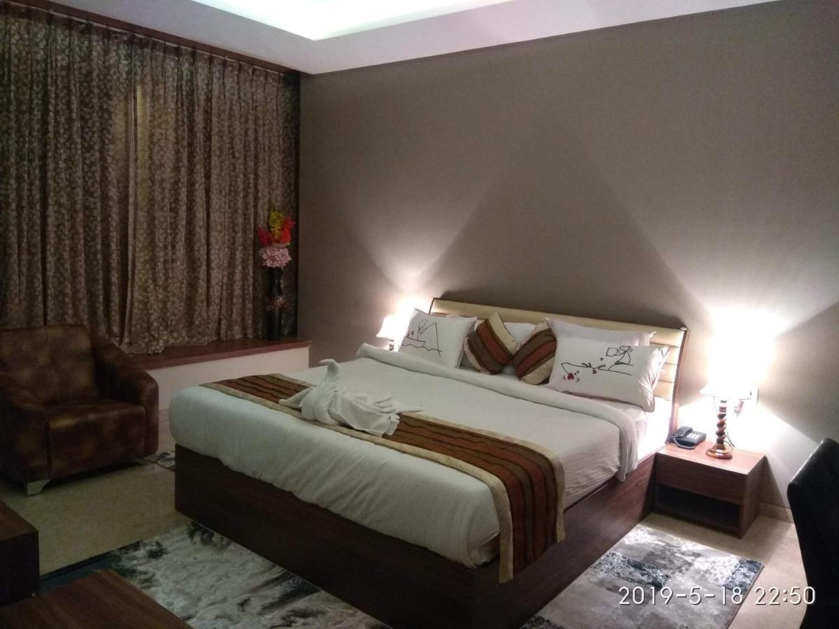 Visawa Palace Nanded Bagian luar foto